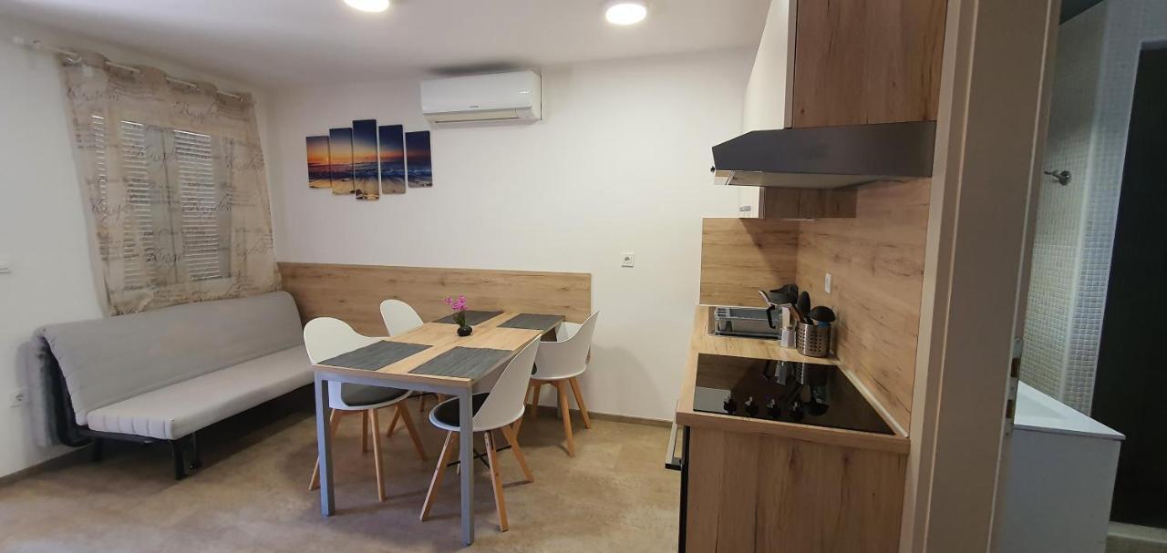 Bungalow Comfort 100 M From The Beach Premantura Luaran gambar
