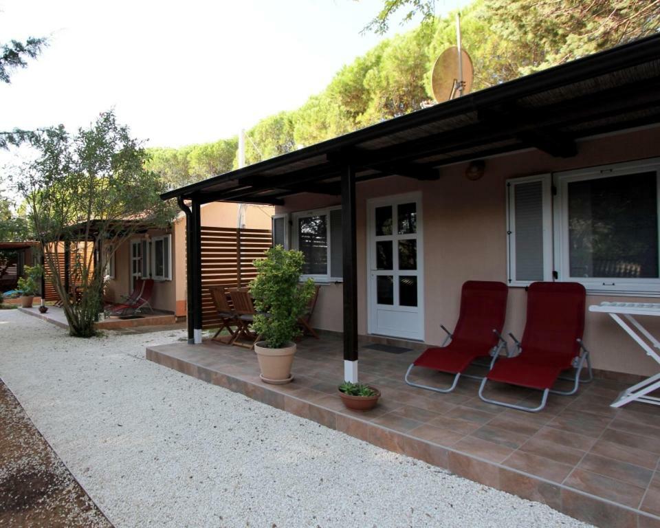 Bungalow Comfort 100 M From The Beach Premantura Luaran gambar
