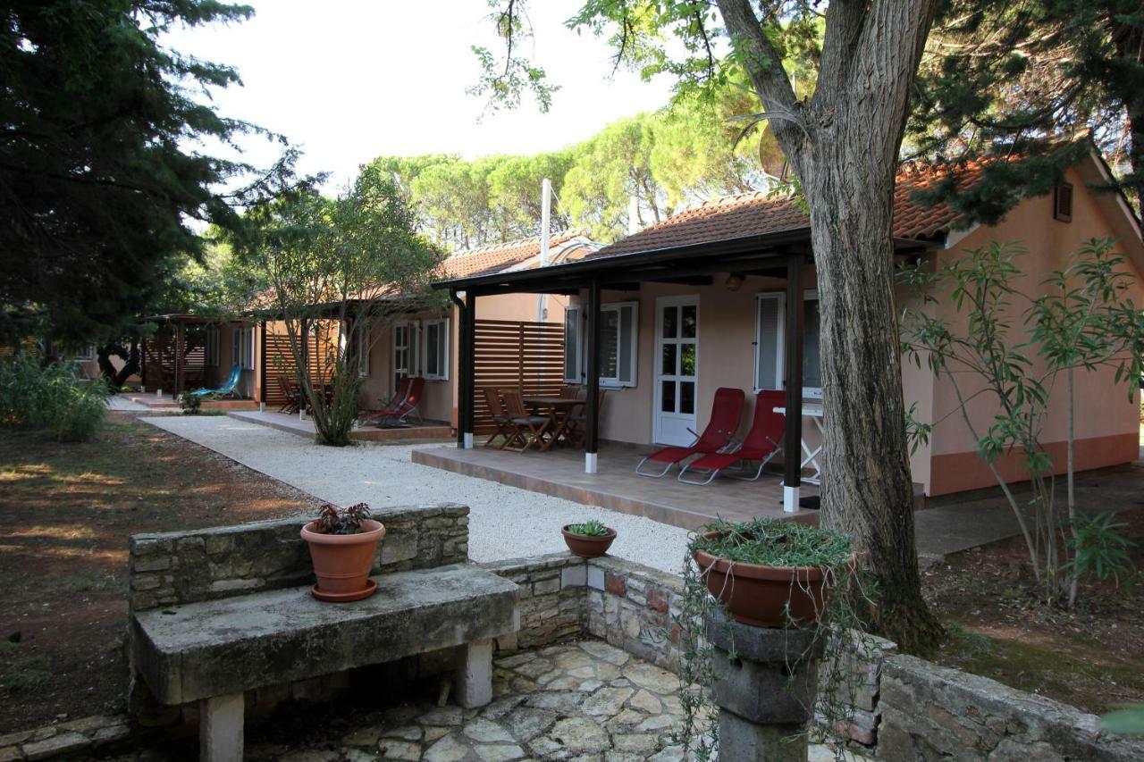 Bungalow Comfort 100 M From The Beach Premantura Luaran gambar
