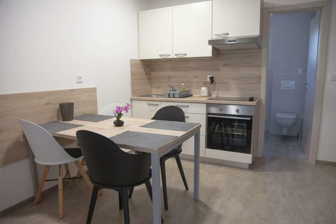 Bungalow Comfort 100 M From The Beach Premantura Luaran gambar