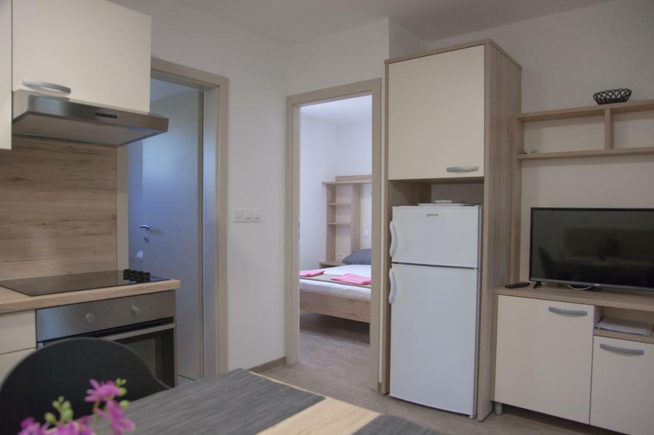 Bungalow Comfort 100 M From The Beach Premantura Luaran gambar