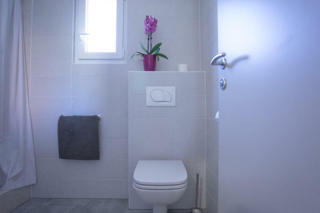 Bungalow Comfort 100 M From The Beach Premantura Luaran gambar