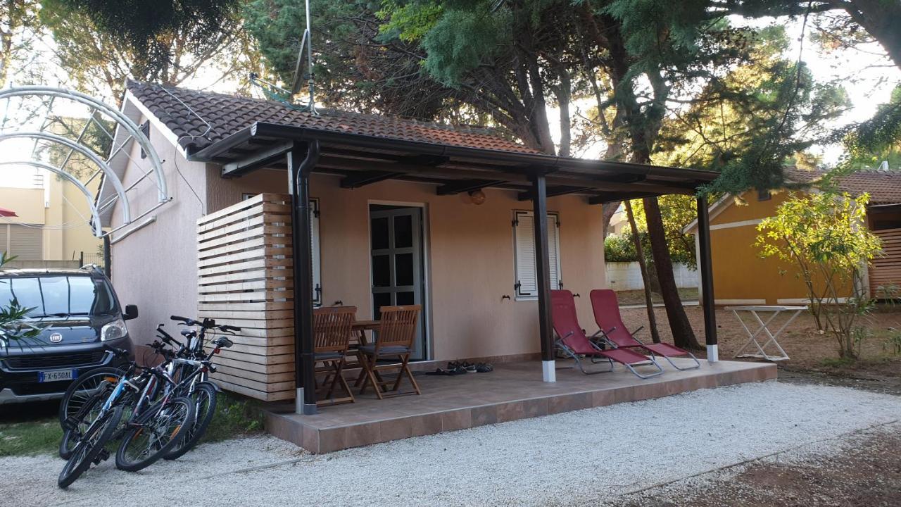 Bungalow Comfort 100 M From The Beach Premantura Luaran gambar